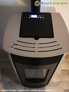 Poêle à granulés CMG NVi9 Steel installé à Loubens, Ariège